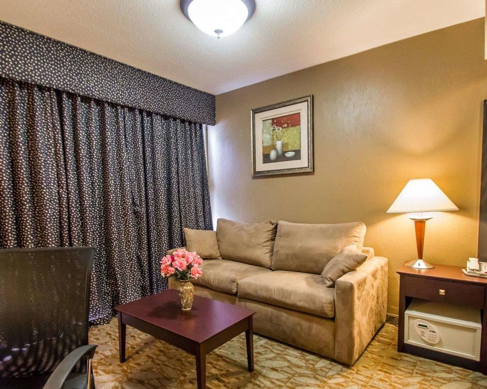 Econo Lodge Inn & Suites Old Saybrook - Westbrook Экстерьер фото