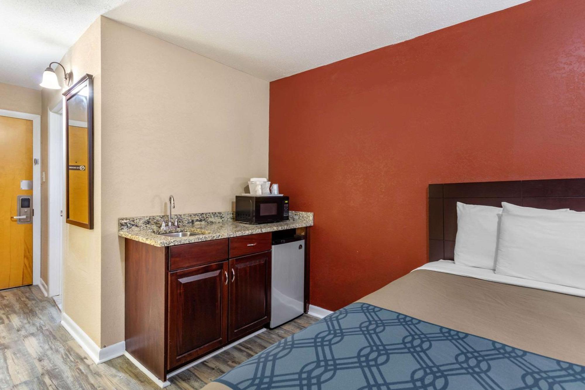 Econo Lodge Inn & Suites Old Saybrook - Westbrook Экстерьер фото