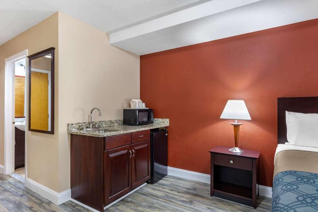 Econo Lodge Inn & Suites Old Saybrook - Westbrook Номер фото